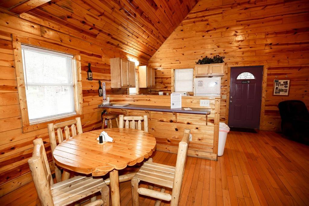 The Cabins At Pine Haven - Beckley Beaver Exteriör bild